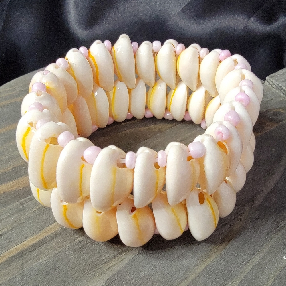 Handmade Cowrie Shell Stretch Bracelet